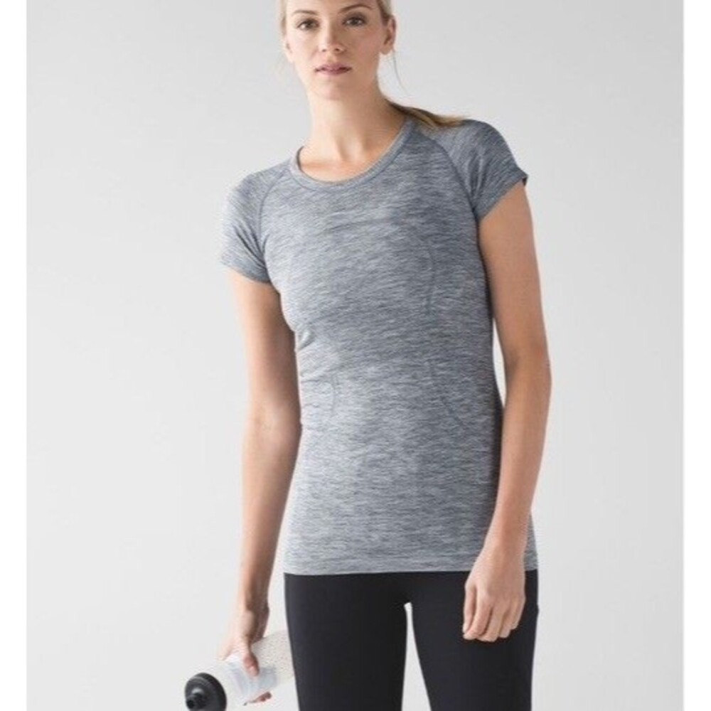 Lululemon Size 2 Swiftly Tech Short-Sleeve Shirt 2.0 Gray